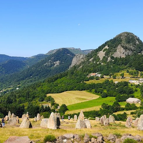 Hébergement AbracadaRoom : La Bulle de Pierre avec Spa privatif - Ecolodge au milieu des volcans - Image 16