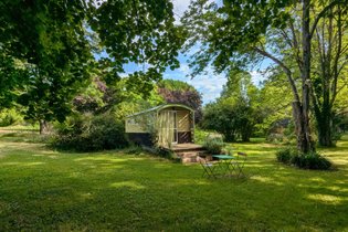 La roulotte, vagabonder sous le tilleul