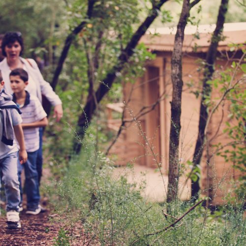 L'équipe des Cabanes dans les bois est composée d'une quinzaine de personnes qui connaissent parfaitement la région et sont à votre disposition pour vous indiquer, selon vos centres d'intérêt, les meilleurs endroits...