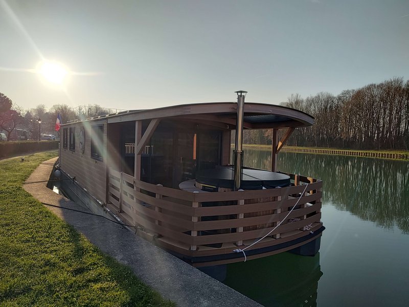 Hébergement AbracadaRoom : House Boat avec SPA naviguant en Champagne - Image 12