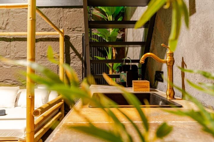 Hébergement AbracadaRoom : GAÏA • Filet suspendu, spa et suite privative - Image 10