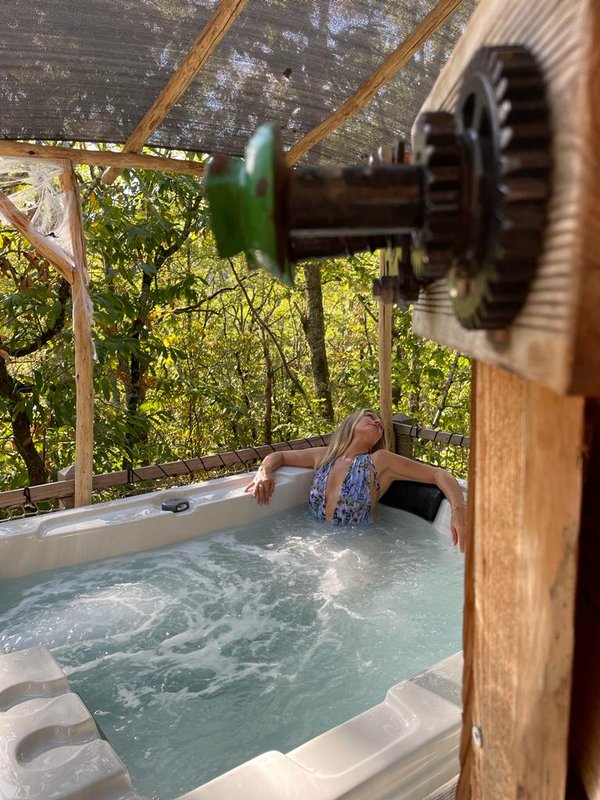 Cabane avec spa "Cocoon" à Lamothe-Fénelon (18)