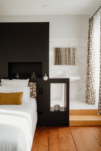 Hébergement AbracadaRoom : Suite Pierre de Lune – suite lumineuse avec cheminée – Maison Balmelle Gramat - Image 4