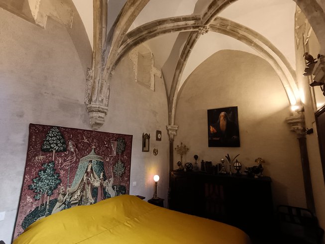 Hébergement AbracadaRoom : Suite des 7 Sorciers, nuit dans une Chapelle d'un Manoir Magique - Image 3