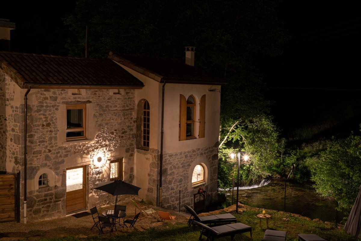La Chapelle-Moulin & SPA - Nuit romantique "dans une cascade" à Bourg-Argental (28)