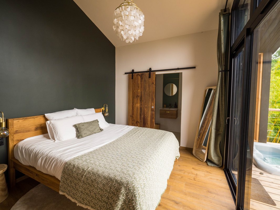 Cabane Petite Ourse & Spa à Cunlhat (3)