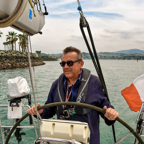 Plus de 60 voiliers et leurs propriétaires sont prêt à vous accueillir en demi pension à bord sur tout le littoral Français !