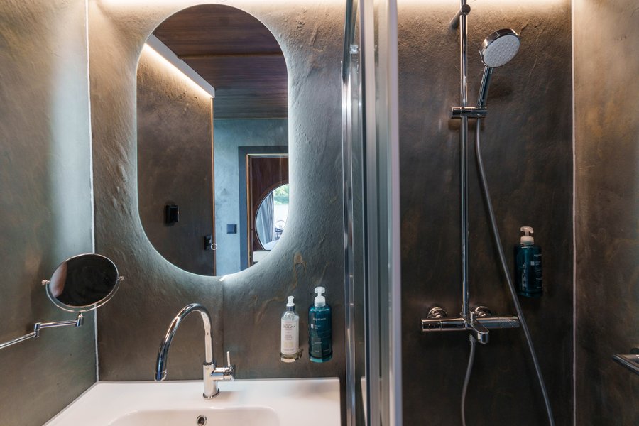 Hébergement AbracadaRoom : Suite flottante Panoramique Lit rond Balnéo Sauna - Image 13