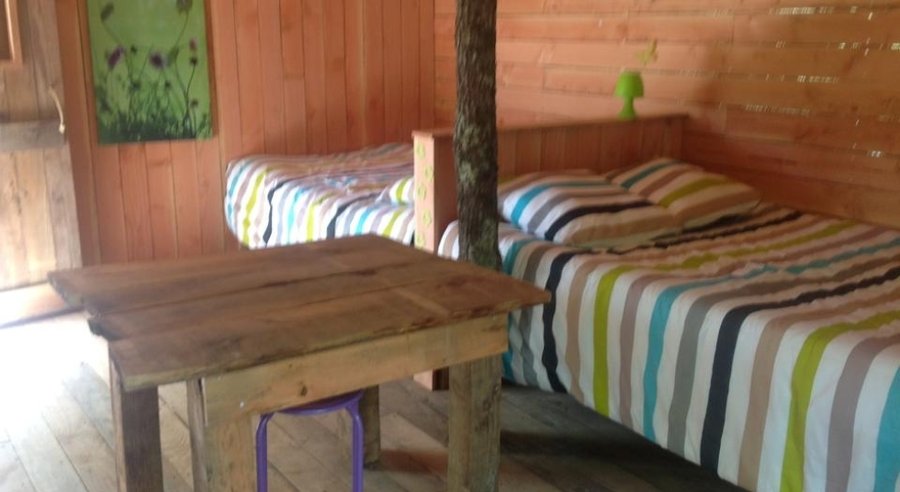 lit-double-cabane-manon-mas-des-pins