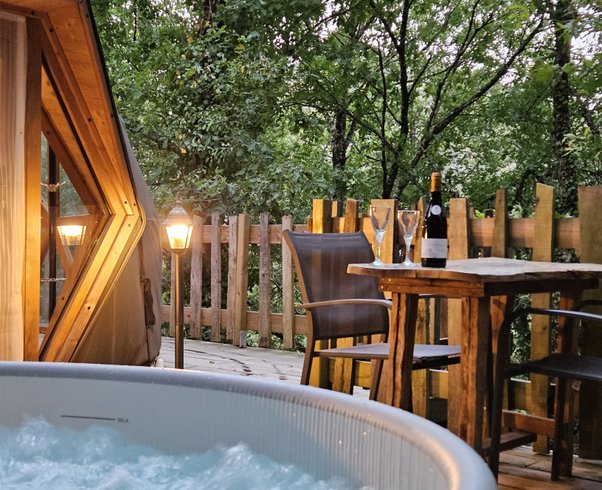 Hébergement AbracadaRoom : Dôme romantique & jacuzzi - nuit insolite sous les étoiles - Image 3