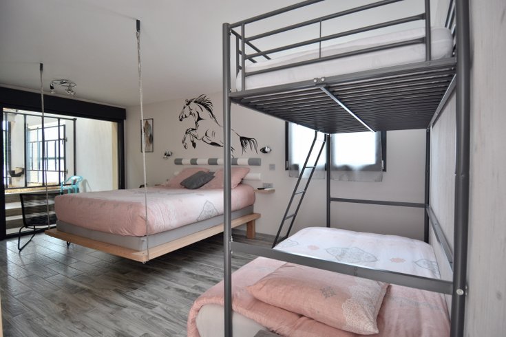 Hébergement AbracadaRoom : Suite 1 - 5 personnes avec accès direct aux chevaux - Image 9