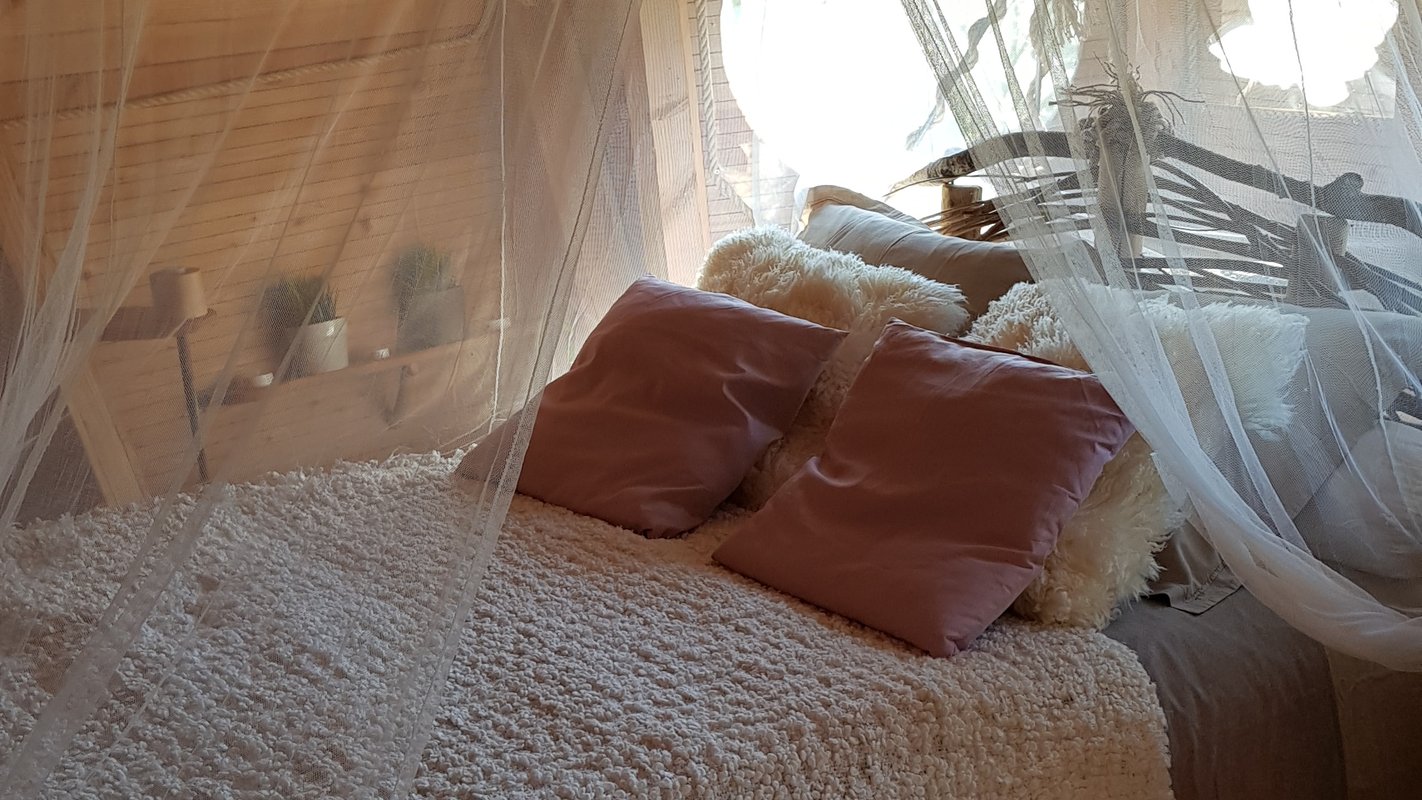 La cabane Haut-Perchée & Spa à Wail (6)
