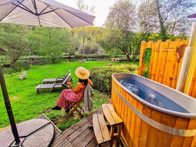 Hébergement AbracadaRoom : La Cabane du Pêcheur, chalet en A au bord d'un étang de pêche (découverte) à Sarlat - Image 3