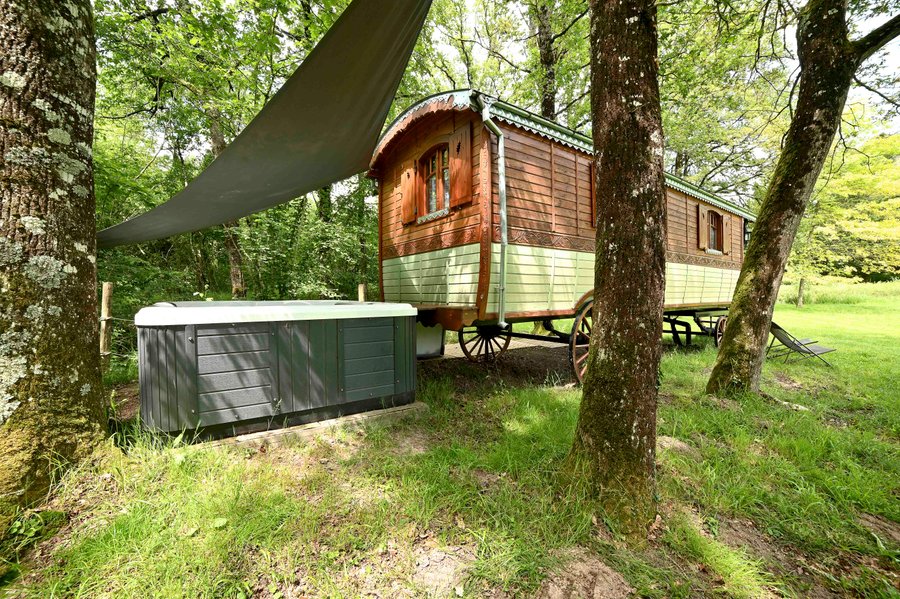 Hébergement AbracadaRoom : Roulotte Spa Forestière - Image 1
