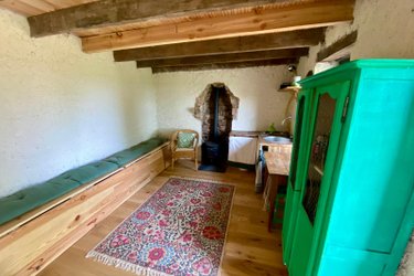 Cabane autonome dans les bois à Leynes (3)
