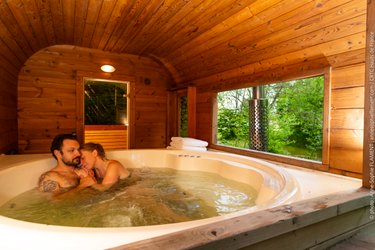 La cabane Haut-Perchée & Spa à Wail (3)