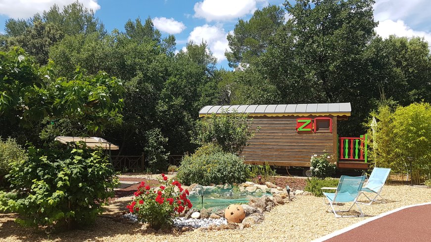 Hébergement AbracadaRoom : Roulotte "La Pinède" & Spa/Sauna privatisable - Image 1