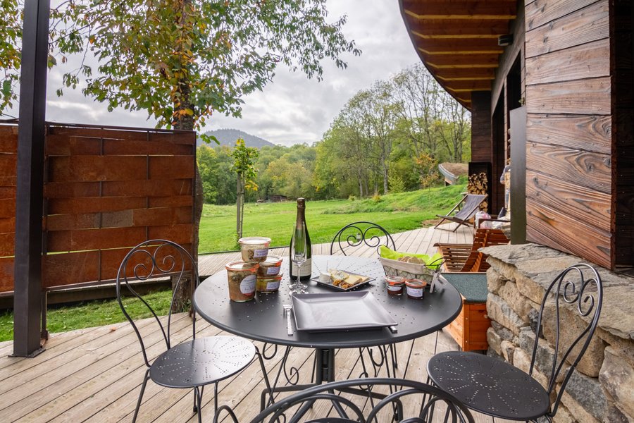 Hébergement AbracadaRoom : La Bulle de Pierre avec Spa privatif - Ecolodge au milieu des volcans - Image 13