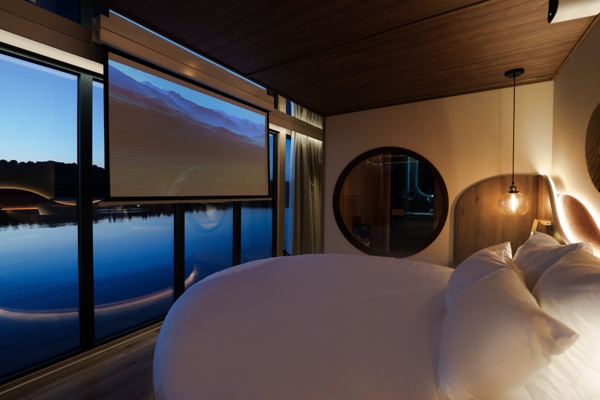 Suite flottante Panoramique Lit rond Balnéo Sauna à Saint-Martin-La-Garenne (8)