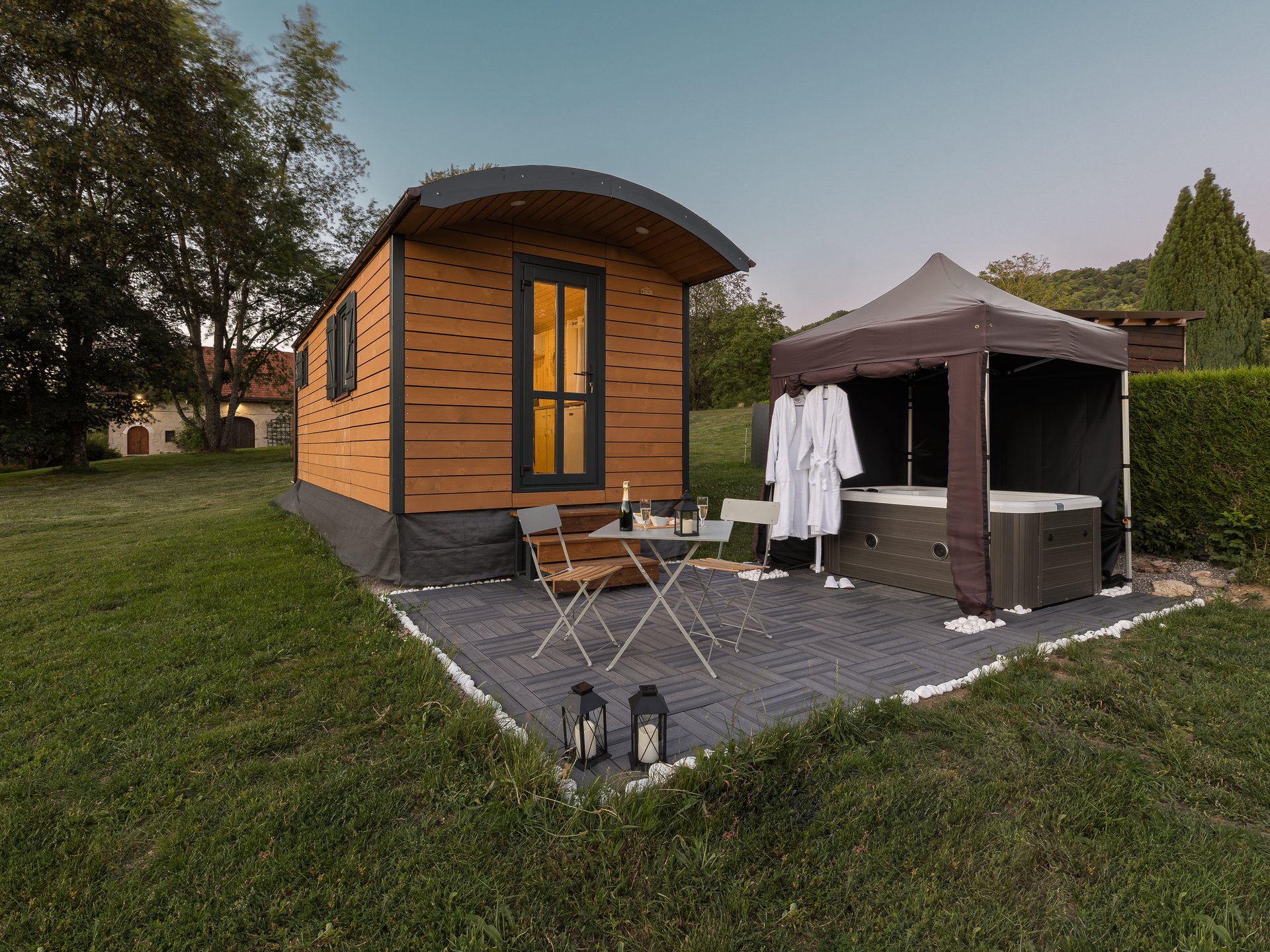 La Roulotte Paradis : insolite, SPA privatif, piscine