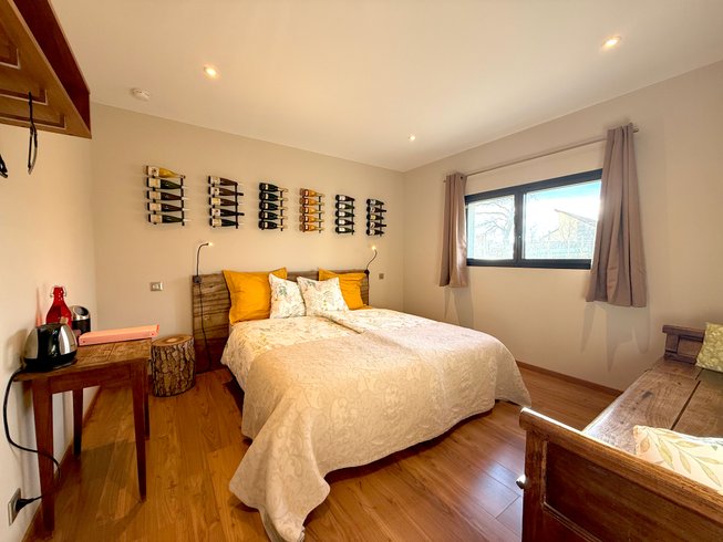 Hébergement AbracadaRoom : La Chambre aux Bouteilles - Expérience oenologique - Image 1