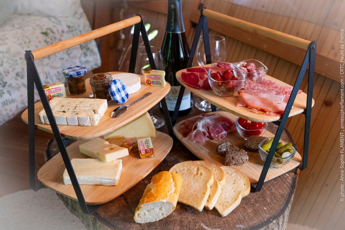 La cabane Haut-Perchée & Spa à Wail (53)