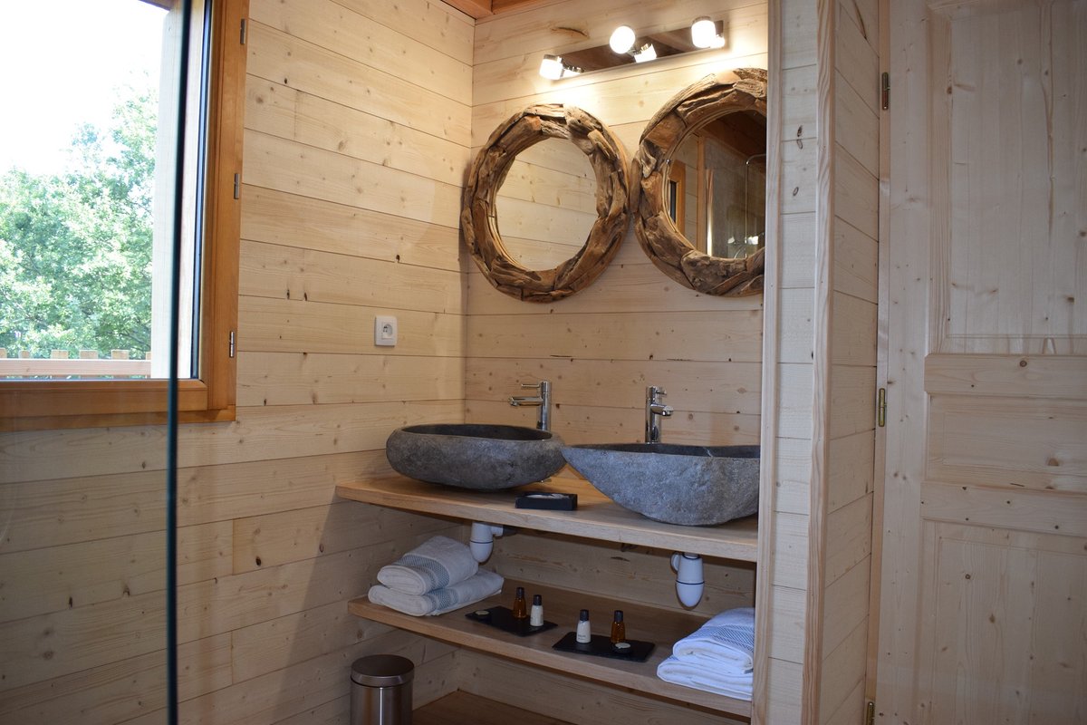 Cabane Spa des Hauts Bois à Sace (18)