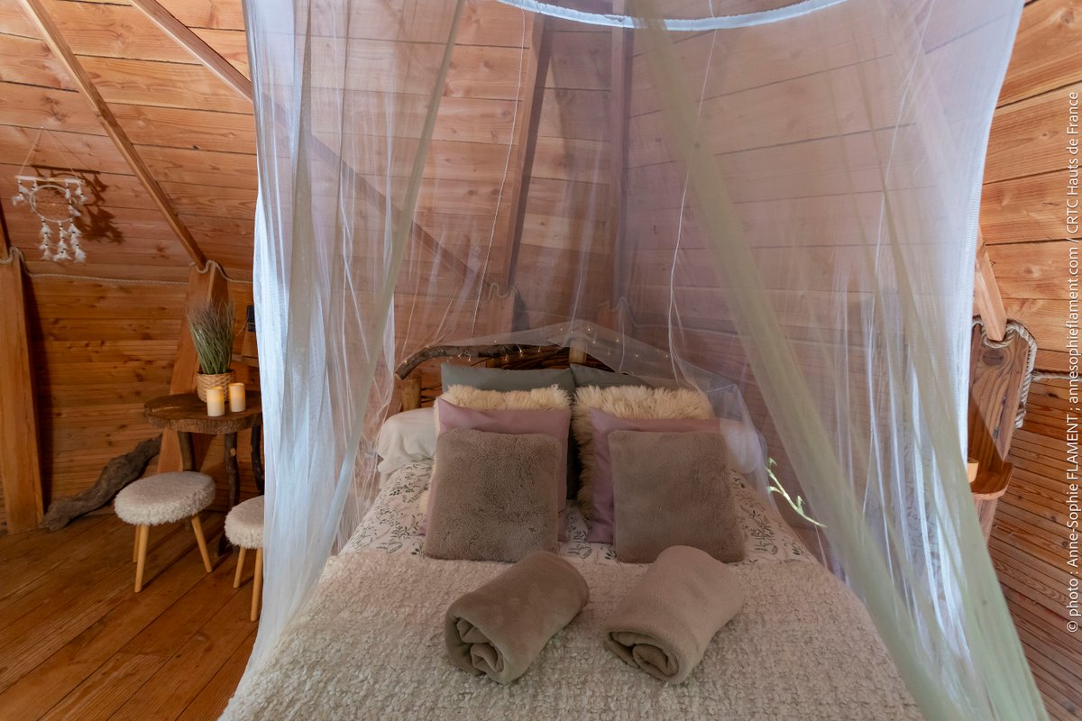 La cabane Haut-Perchée & Spa à Wail (5)