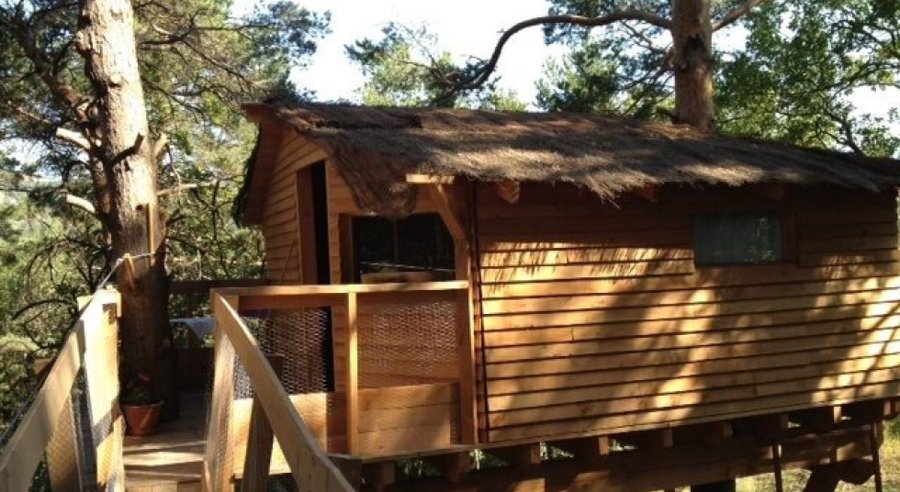 terrasse-cabane-camille-mas-des-pins