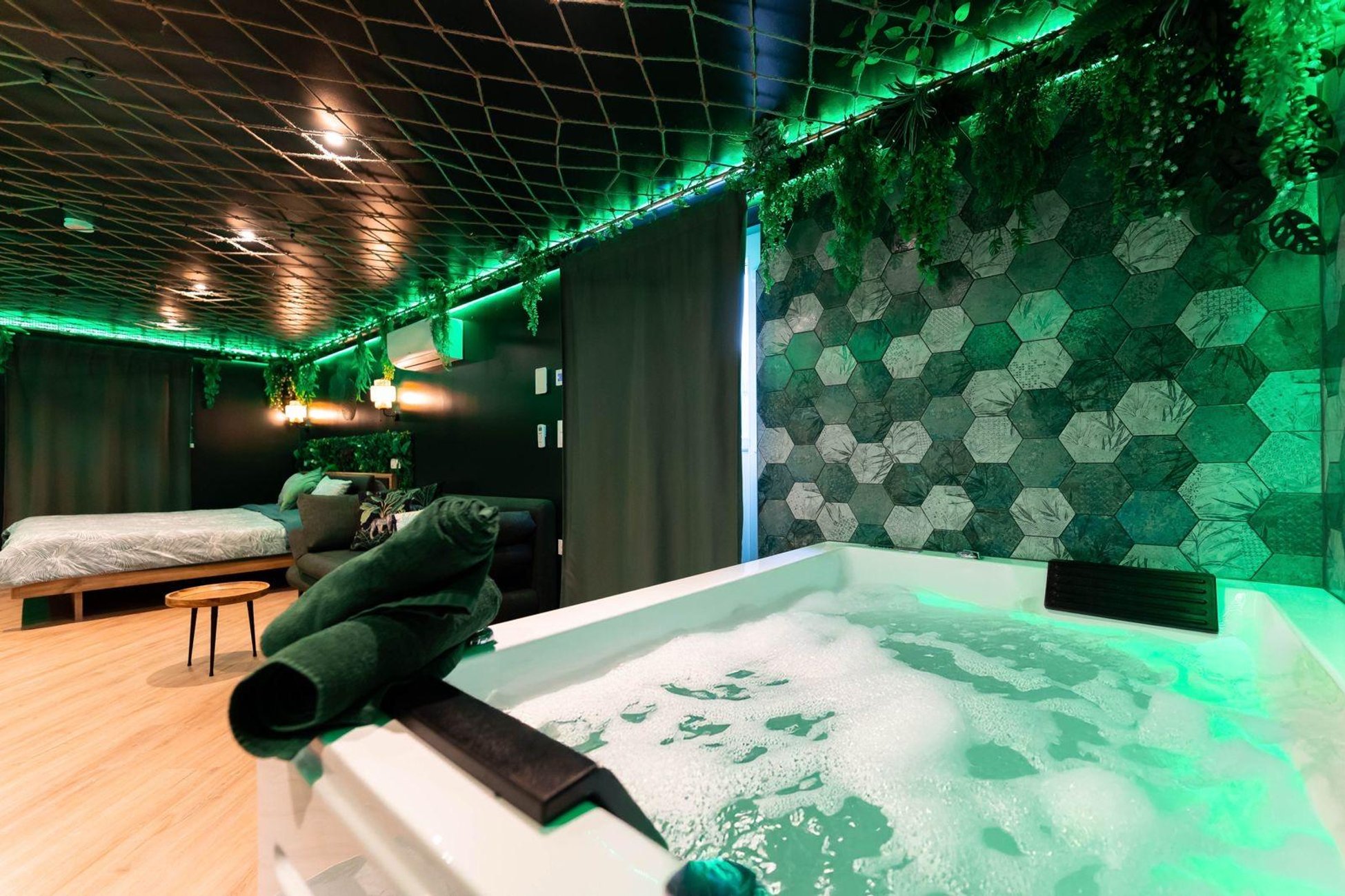 Hébergement UnicStay : L'Oasis Tropicale - Love Room, Jacuzzi à Roppenheim