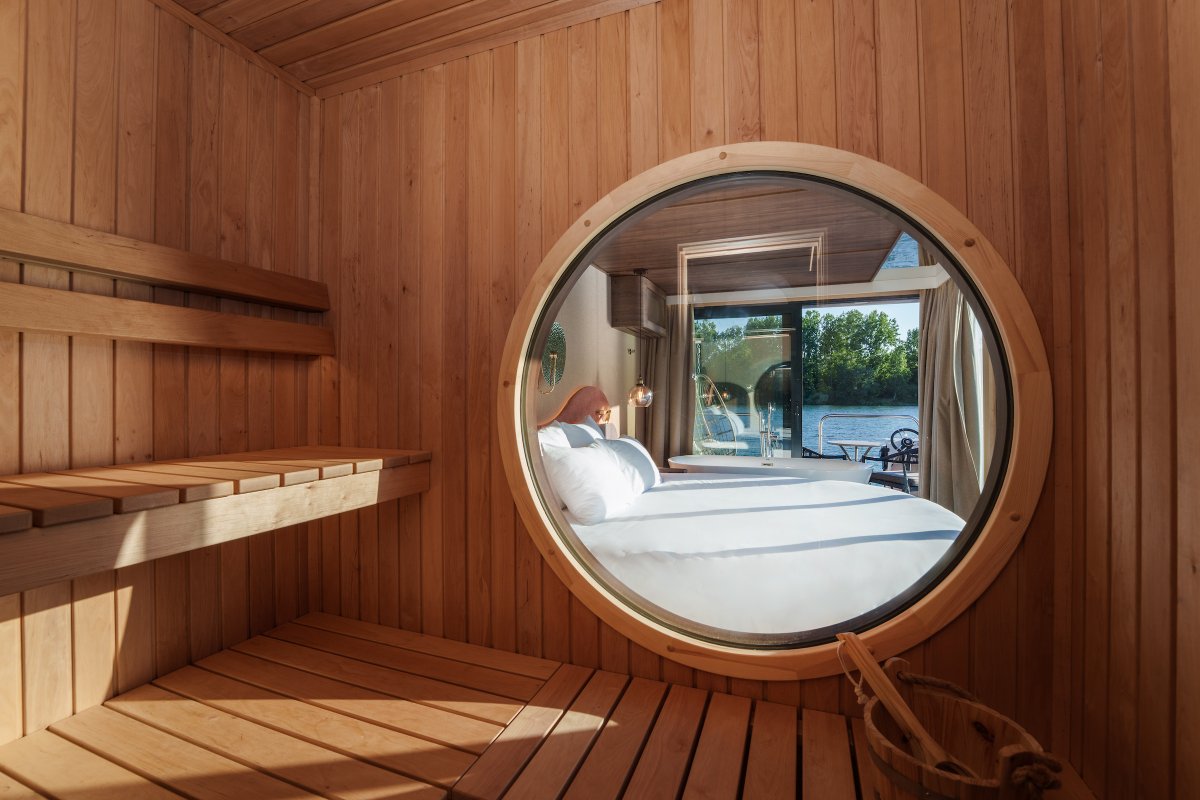 Suite flottante Panoramique Lit rond Balnéo Sauna à Saint-Martin-La-Garenne (6)