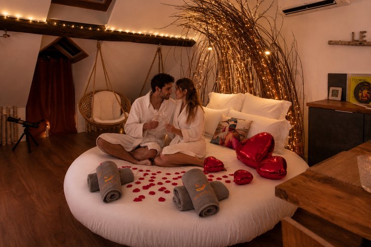Hébergement AbracadaRoom : Le Nichoir balançoire table de massage - Image 11