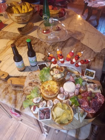 Hébergement AbracadaRoom : Chambre Roulotte et spa privatif  vue montagne - Image 4