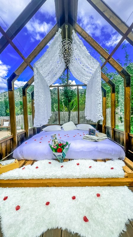 Chalet en verre sous une pluie d’étoiles à Lantosque (64)