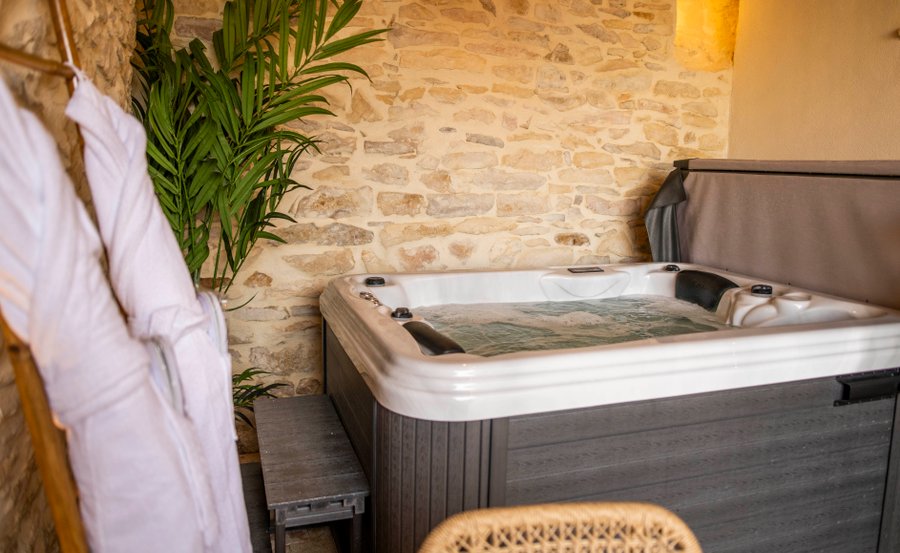 Hébergement AbracadaRoom : La Grange - Chambre intimiste & spa - Tavel - Image 2