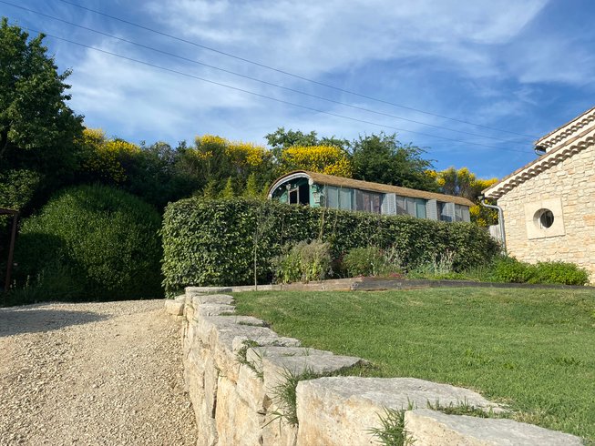 Domaine AbracadaRoom : Une Roulotte à la Campagne - Image 2