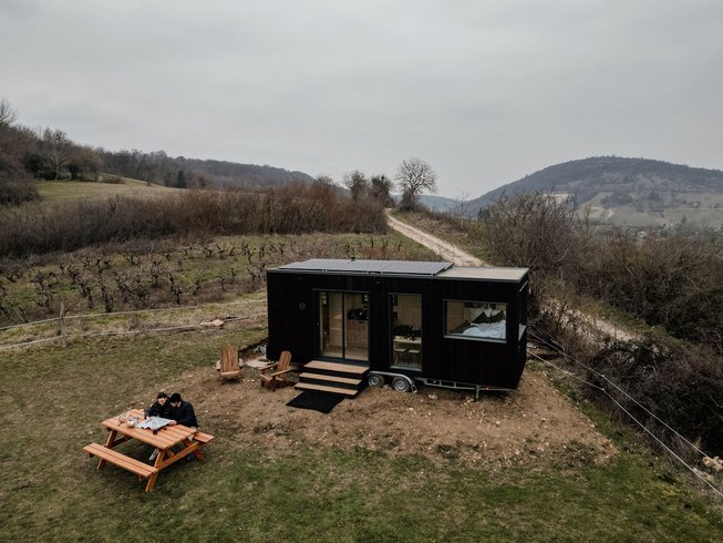 Domaine AbracadaRoom : Parcel Tiny House - montagnes et vignes dans l'AOC du Bugey - Image 1