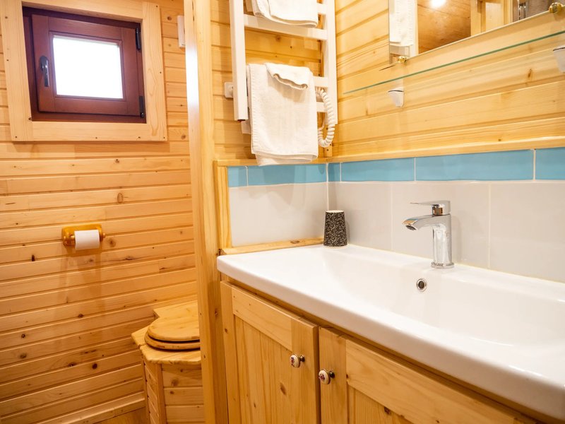 Hébergement AbracadaRoom : Roulotte Les Hirondelles — Musique et Nature - Image 8