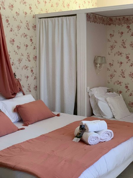 Hébergement AbracadaRoom : Chambre d'hôte triple du Château Ste Colombe - Image 1