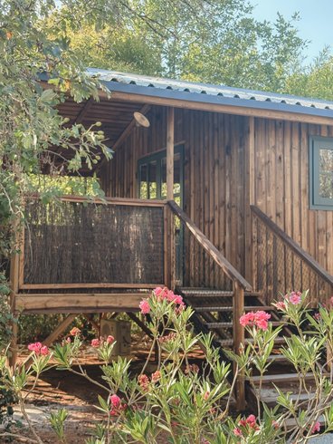 Hébergement AbracadaRoom : Cabane Selva - Lodge sur pilotis au cœur de la nature, calme & bien-être, réservé aux adultes • linge & ménage inclus • climatisation réversible • cuisine équipée - Image 10