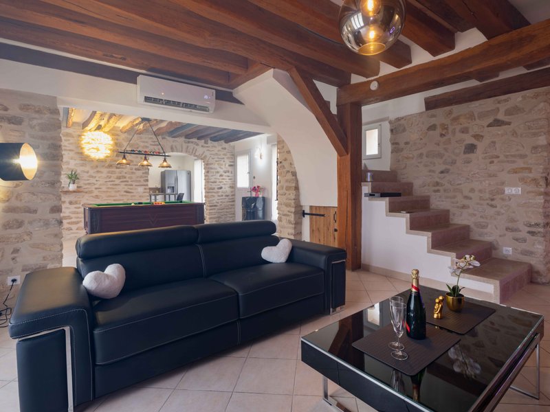 Hébergement AbracadaRoom : Eau Loin - Villa avec spa, sauna, hammam & salle de jeux - Image 9