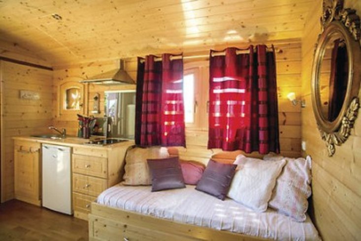 Hébergement AbracadaRoom : La Roulotte Spa bohème - Image 6