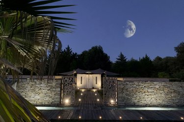 Spirit of Bali, Lodge insolite & luxe avec  SPA privatif à Saint Julien Le Montagnier (1)