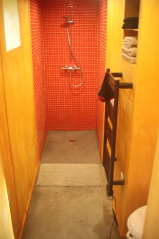 Hébergement AbracadaRoom : Les cabanes autour du tilleul, La cabane rouge - Image 5