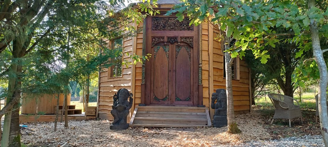 Hébergement AbracadaRoom : La Cabane Indonésienne et son grand bain nordique - Image 1