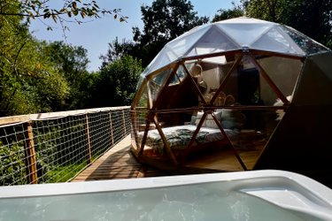 Dôme Guatape avec jacuzzi à Nanteuil Les Meaux (1)