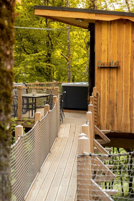 Cabane avec spa "Carrelet" PMR ou Familiale à Lamothe-Fénelon (12)