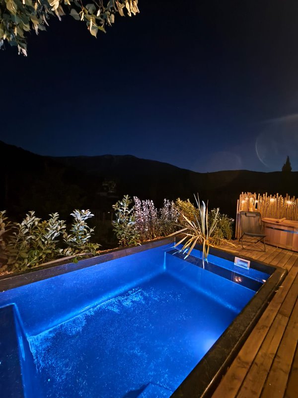 LODGE DES BARONNIES Piscine et spa à Plaisians (2)