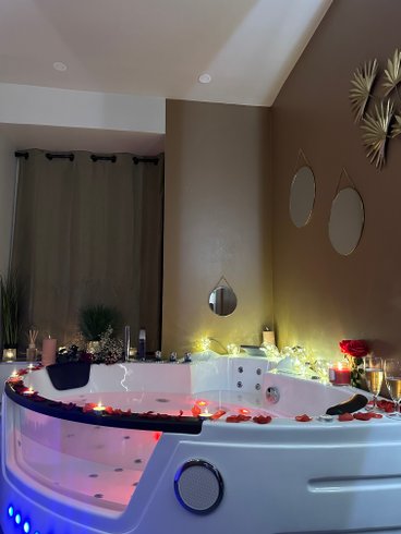 Hébergement AbracadaRoom : L'envol- Spa, Sauna & Vue sur Cherbourg - Image 1