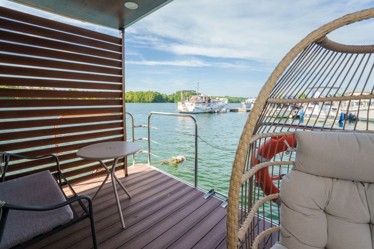 Suite flottante Supérieure Lit king-size Balnéo à Saint-Martin-La-Garenne (4)